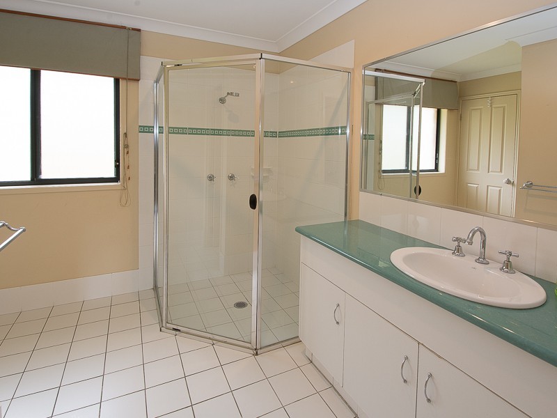 2 Riverina Court, Mudgeeraba QLD 4213