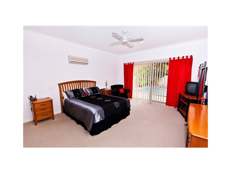 26  Arbuthnot Pde, Benowa Waters QLD 4217