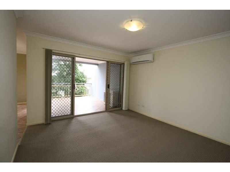 8/29 Crown Street, Holland Park West QLD 4121