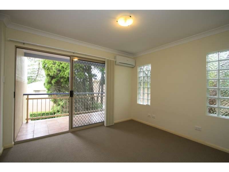 8/29 Crown Street, Holland Park West QLD 4121