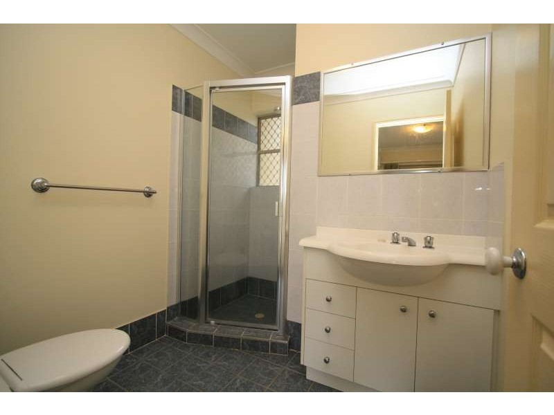 8/29 Crown Street, Holland Park West QLD 4121