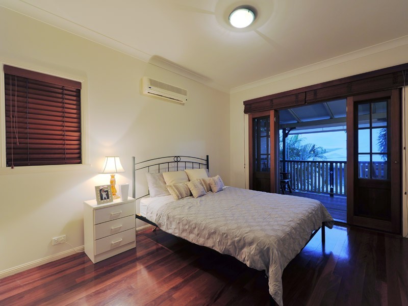 3 Macrossan Lane, Norman Park QLD 4170