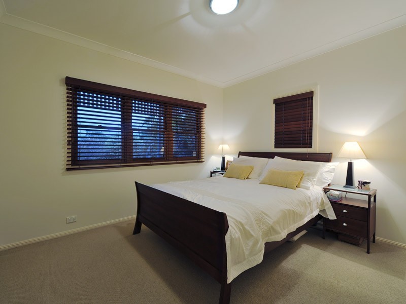 3 Macrossan Lane, Norman Park QLD 4170