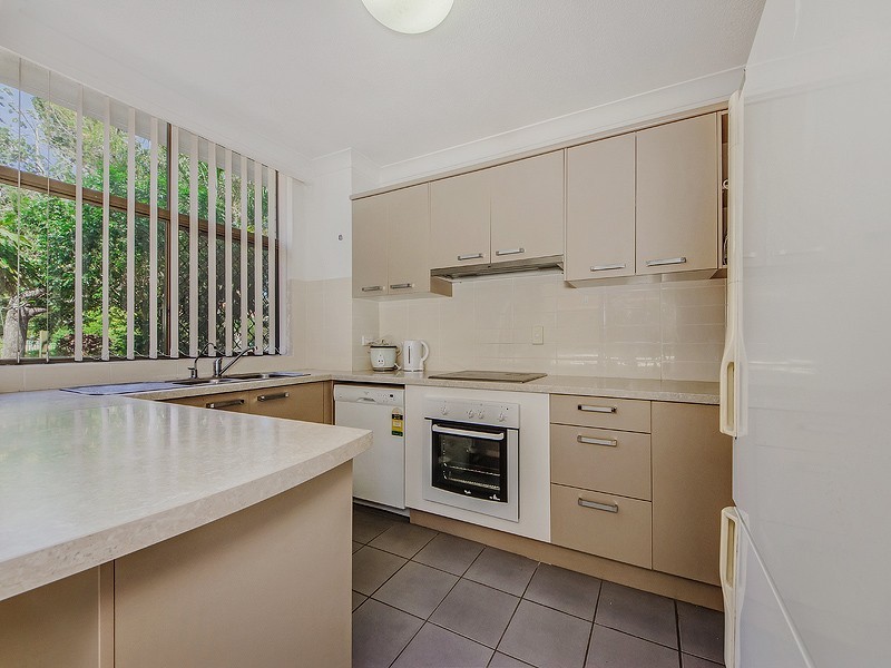 4/65 Bauer Street, Southport QLD 4215