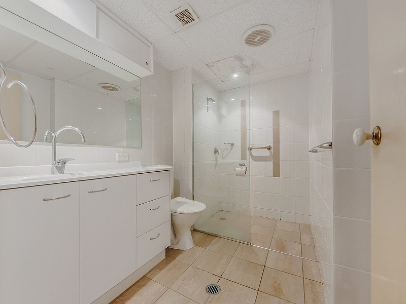 4/65 Bauer Street, Southport QLD 4215