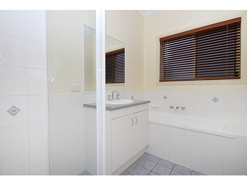 3 Trevi Pl, Springfield Lakes QLD 4300