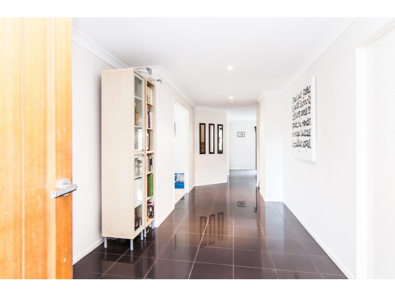 1 Sunbeam Court, Eatons Hill QLD 4037