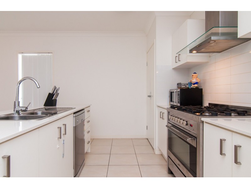 6 Sears Parade, North Lakes QLD 4509