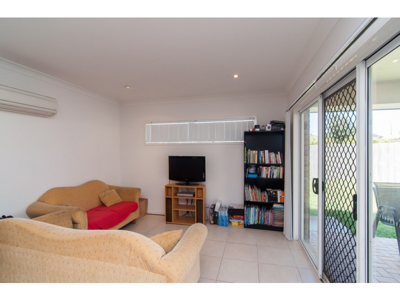 6 Sears Parade, North Lakes QLD 4509