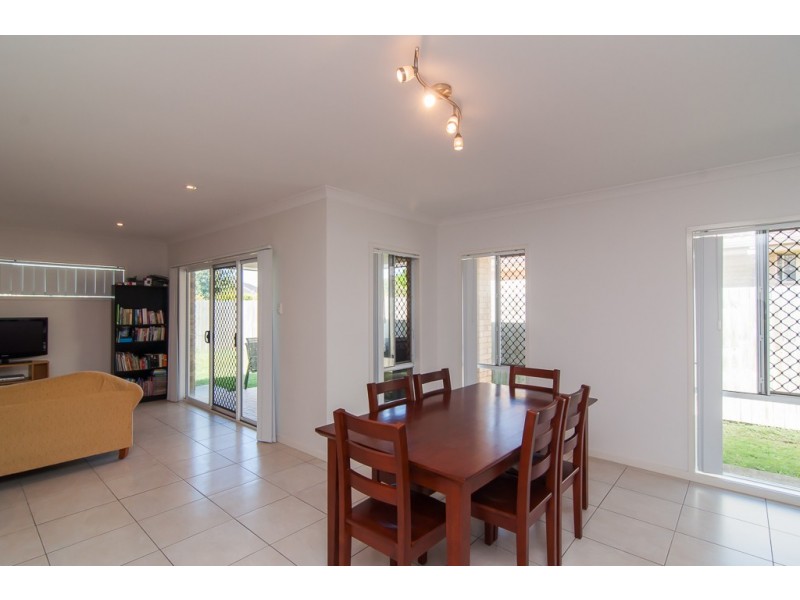 6 Sears Parade, North Lakes QLD 4509