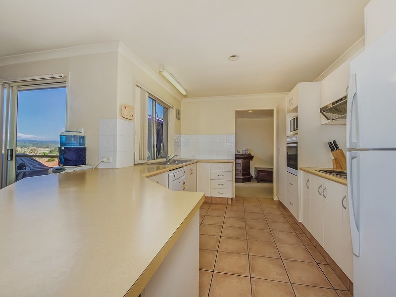 11 Kite Circuit, Arundel QLD 4214