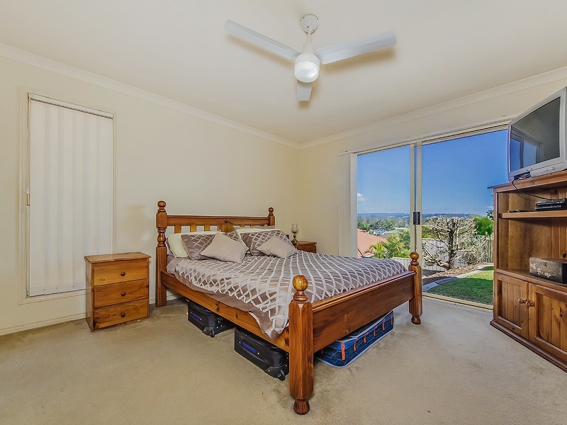 11 Kite Circuit, Arundel QLD 4214