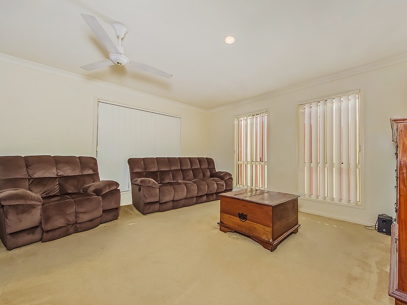 11 Kite Circuit, Arundel QLD 4214