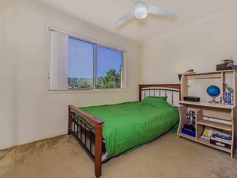 11 Kite Circuit, Arundel QLD 4214