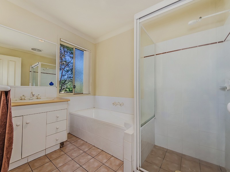 11 Kite Circuit, Arundel QLD 4214