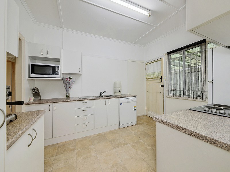 18 Plume Street, Redcliffe QLD 4020