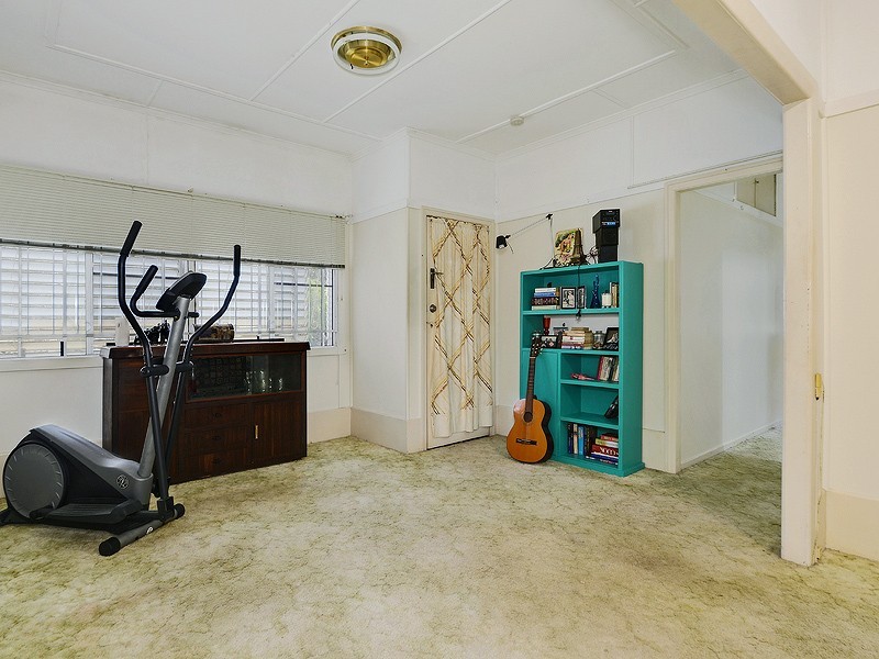 18 Plume Street, Redcliffe QLD 4020