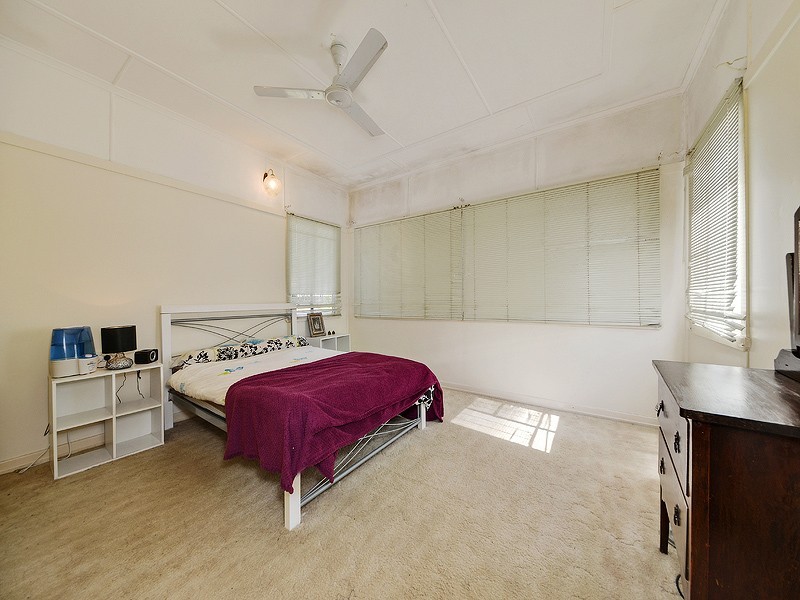 18 Plume Street, Redcliffe QLD 4020