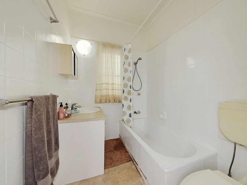 18 Plume Street, Redcliffe QLD 4020