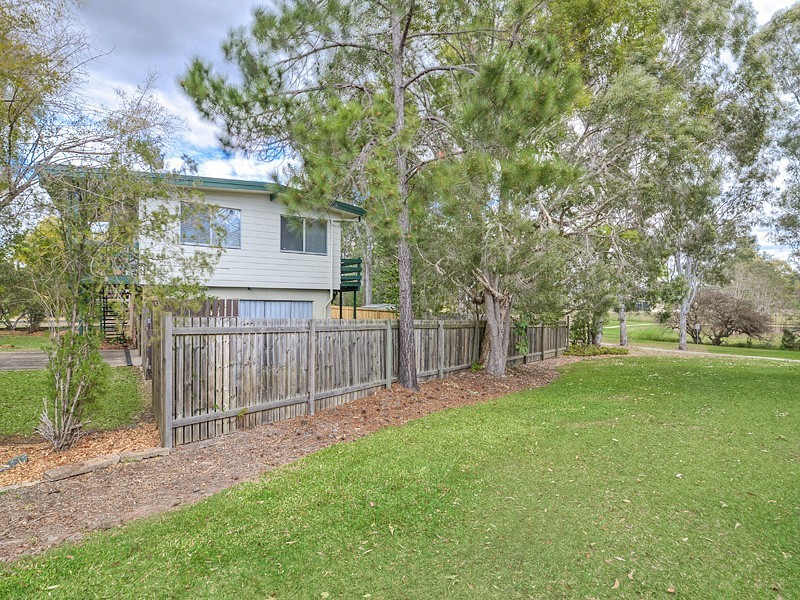 24 Kirkcaldy Street, Morayfield QLD 4506
