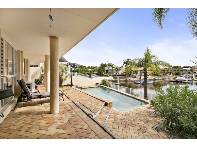 40 Medika Street, Runaway Bay QLD 4216