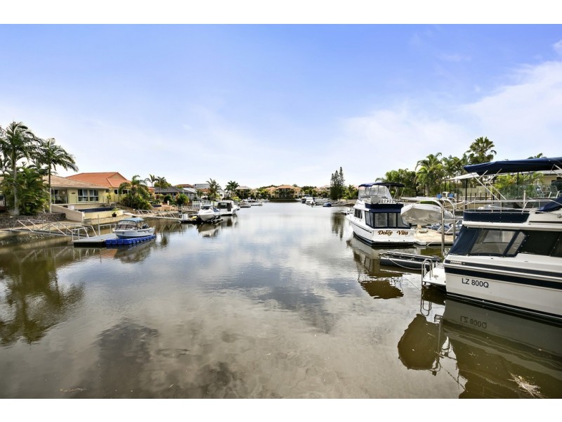 40 Medika Street, Runaway Bay QLD 4216