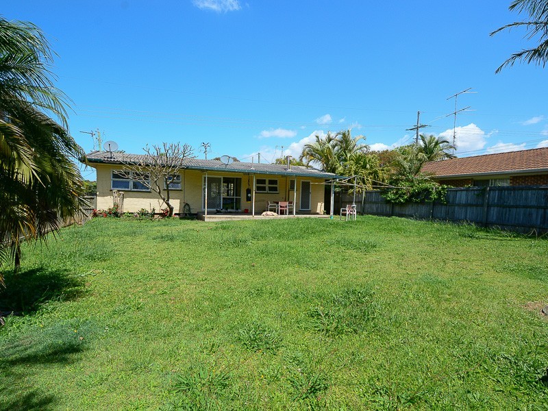 77 Broad Street, Labrador QLD 4215