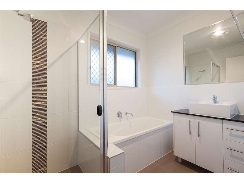 1 and 2/ 11 Applewood Court, Kallangur QLD 4503
