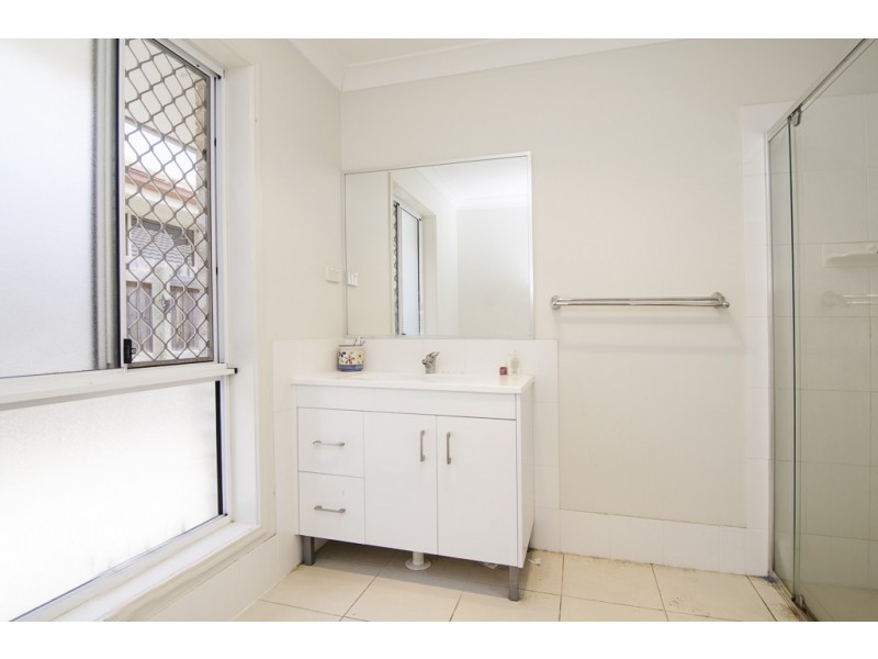 1 and 2/7 Adam Court, Kallangur QLD 4503