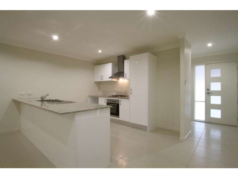 1 and 2/7 Thistle Street, Upper Caboolture QLD 4510