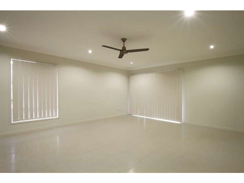 1 and 2/7 Thistle Street, Upper Caboolture QLD 4510