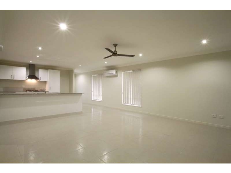 1 and 2/7 Thistle Street, Upper Caboolture QLD 4510