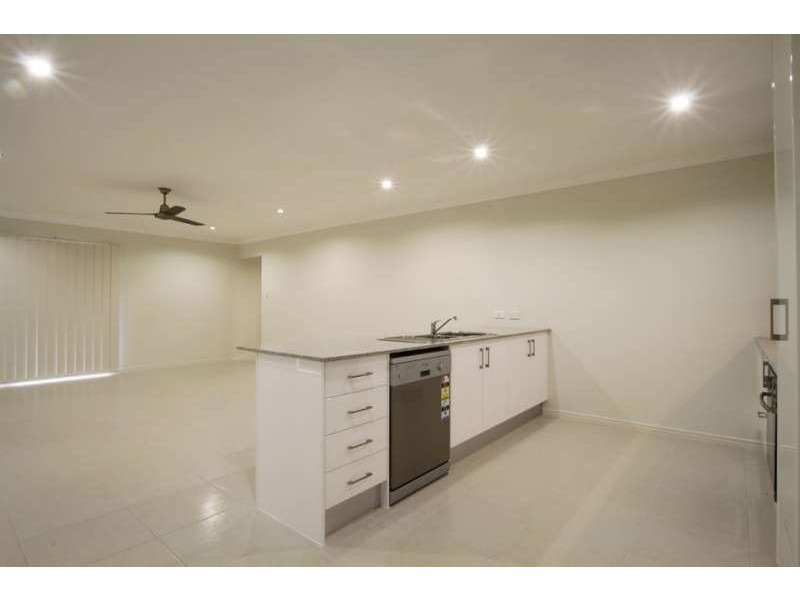 1 and 2/7 Thistle Street, Upper Caboolture QLD 4510