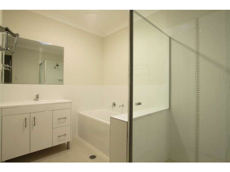1 and 2/7 Thistle Street, Upper Caboolture QLD 4510