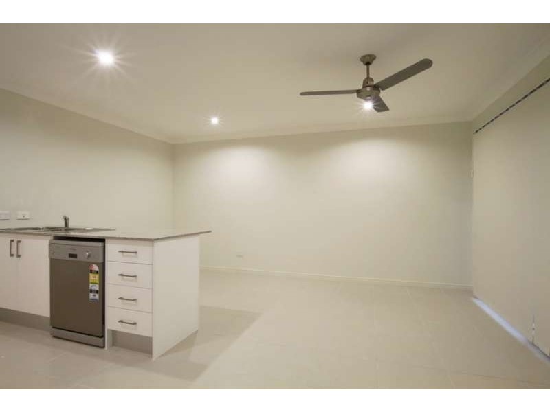 1 and 2/7 Thistle Street, Upper Caboolture QLD 4510