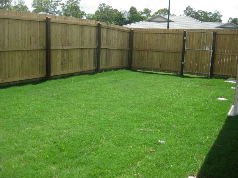 1 and 2/7 Thistle Street, Upper Caboolture QLD 4510