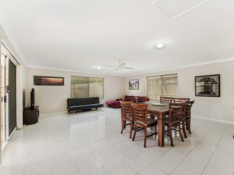 4 Clubhouse Drive, Arundel QLD 4214