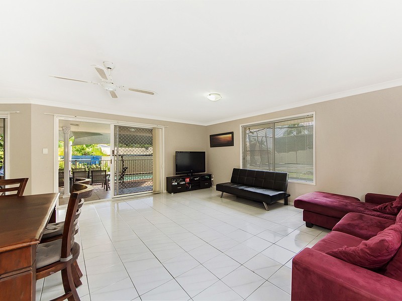 4 Clubhouse Drive, Arundel QLD 4214