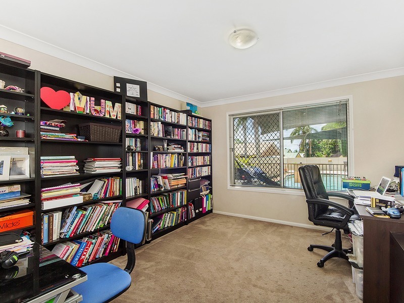 4 Clubhouse Drive, Arundel QLD 4214