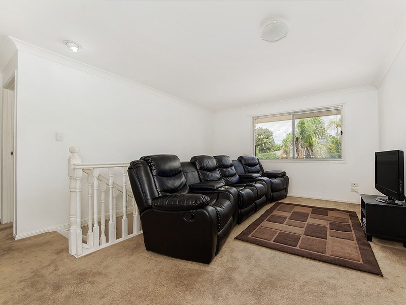 4 Clubhouse Drive, Arundel QLD 4214