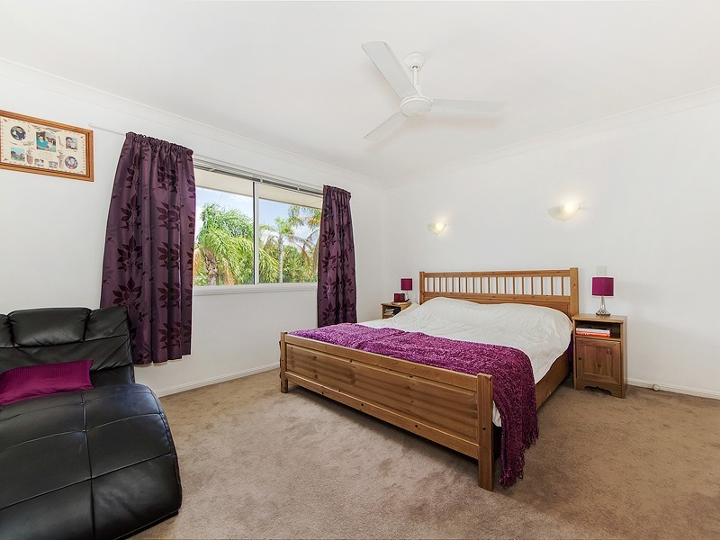 4 Clubhouse Drive, Arundel QLD 4214