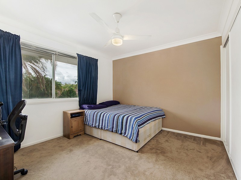 4 Clubhouse Drive, Arundel QLD 4214