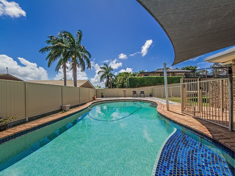 4 Clubhouse Drive, Arundel QLD 4214