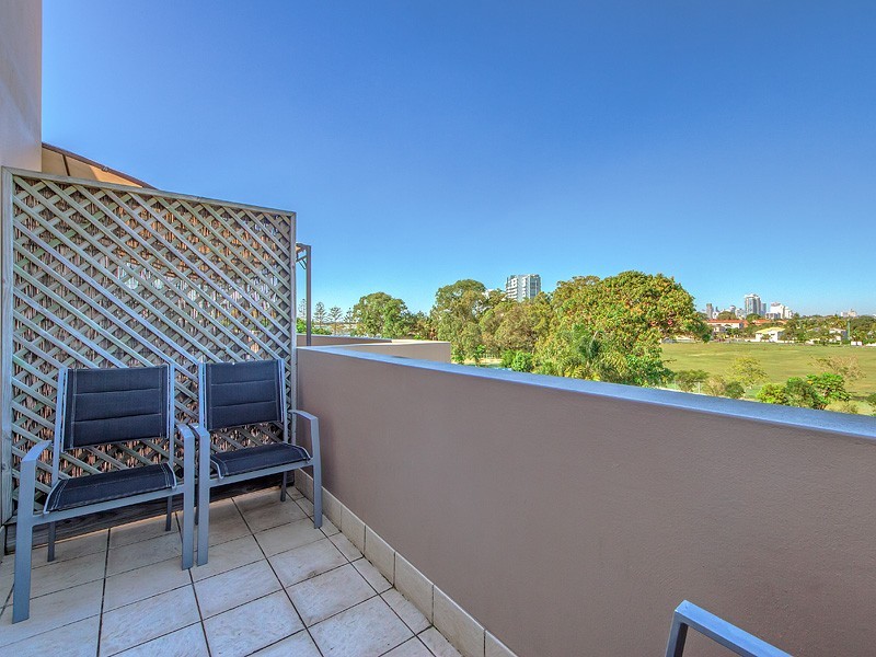14/18 Parker Street, Labrador QLD 4215