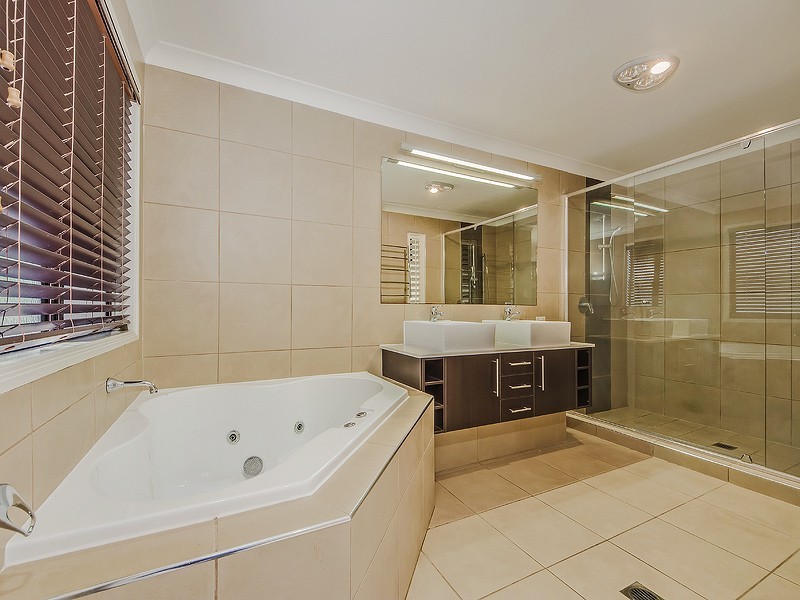 38 Sawtell Drive, Currumbin Waters QLD 4223