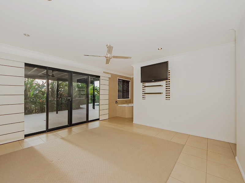 38 Sawtell Drive, Currumbin Waters QLD 4223