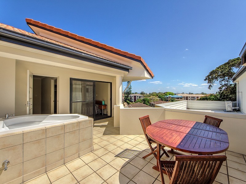 304/392 Marine Parade, Labrador QLD 4215