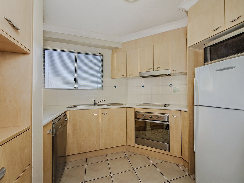 304/392 Marine Parade, Labrador QLD 4215