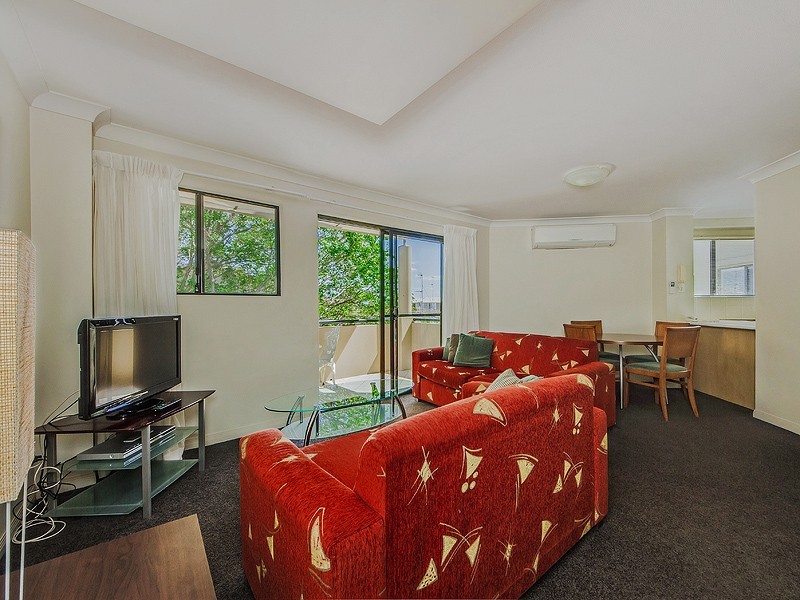 304/392 Marine Parade, Labrador QLD 4215