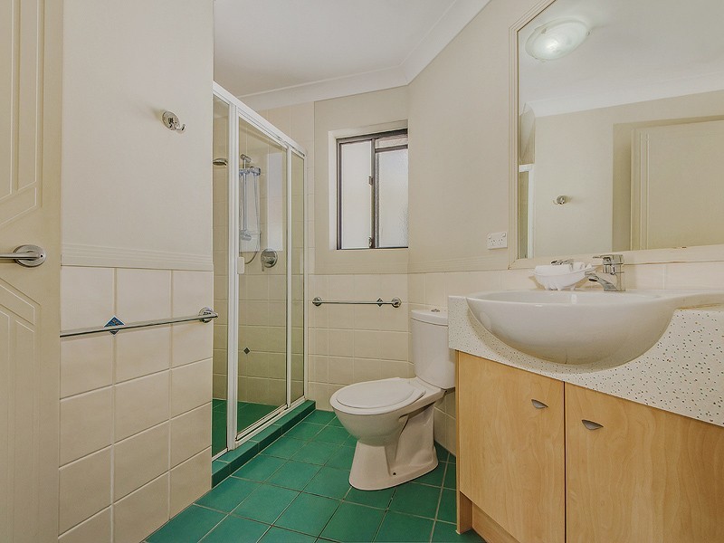 304/392 Marine Parade, Labrador QLD 4215